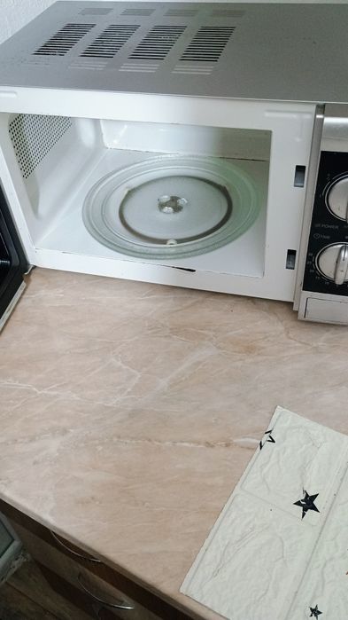 Vând cuptor cu microunde