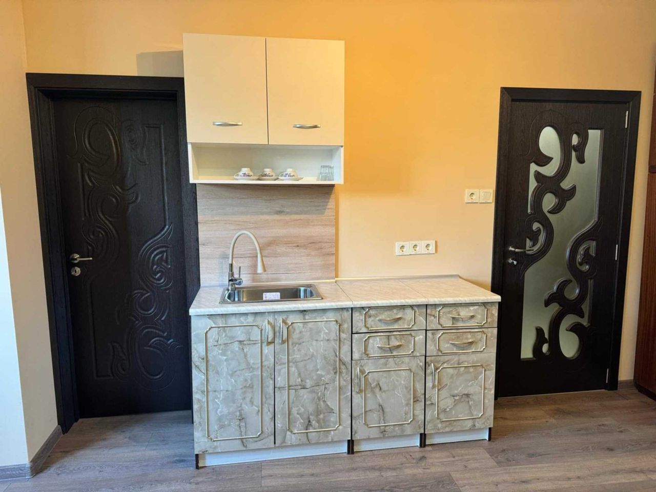 Дава се под наем Едностаен апартамент в Враца, Център - 25 кв.м за 229.5 € - Снимка #1