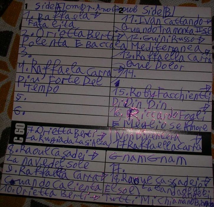 Аудио касети с рап, поп, рок, италианска и техно музика и саундтракове