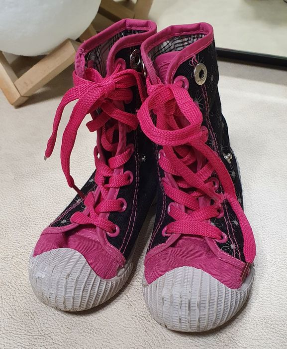 Кеды на девочку.