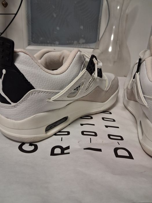 Adidași noi fără eticheta