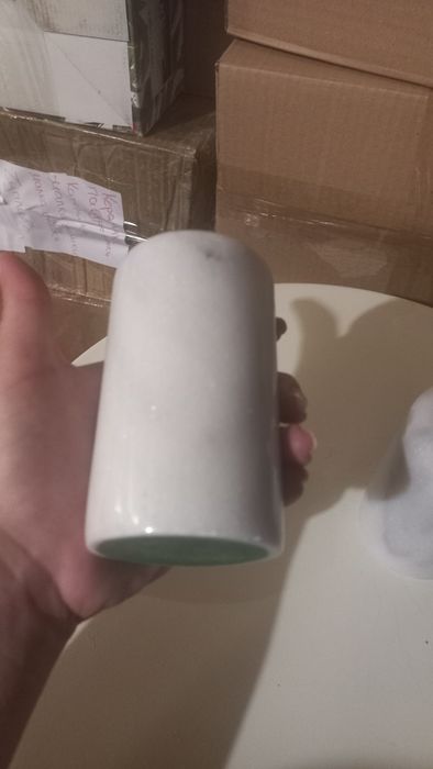 Два броя свещници камък