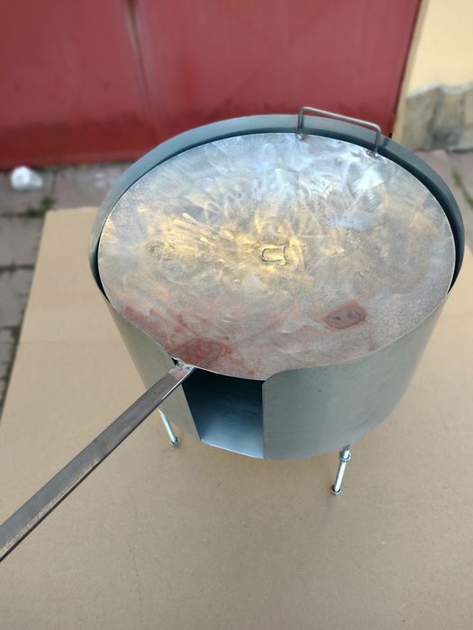 Combina gătit afară. Disc, paravânt, suport ceaun, tigaie-grătar.