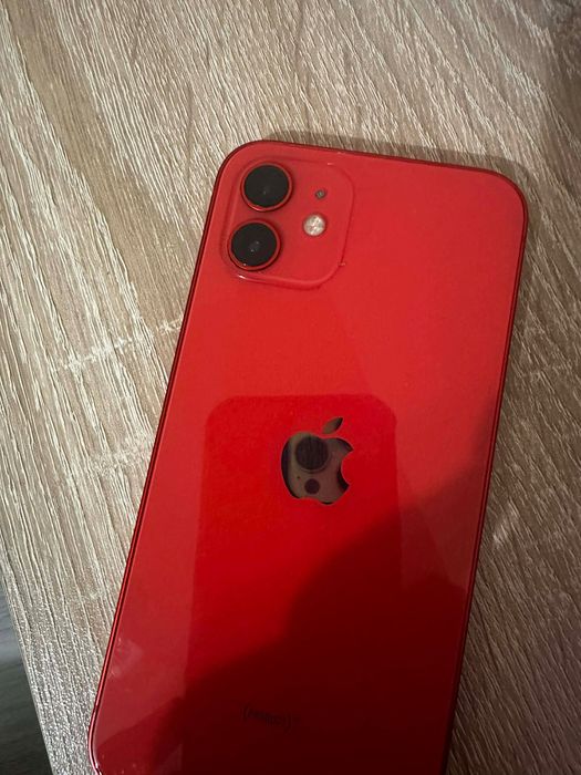 Телефон iPhone 12