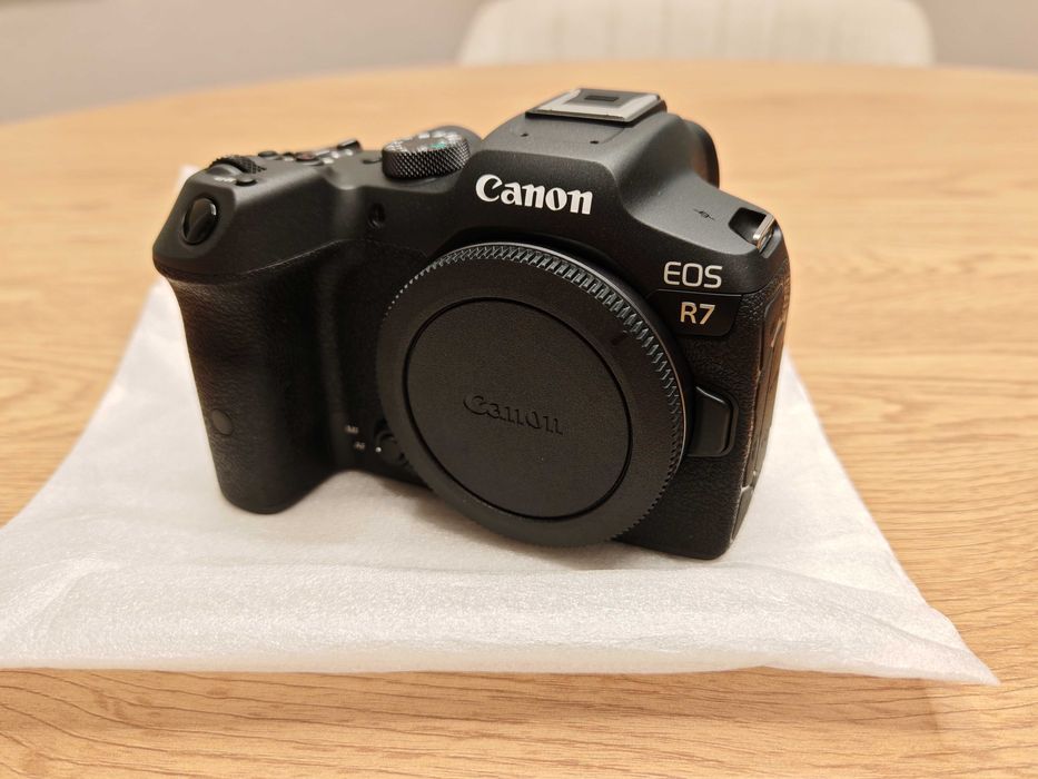 Aparat Foto Canon EOS R7 nou