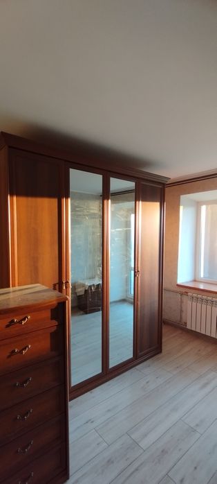 Продам  шкаф  и тумбу