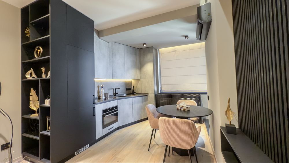 De vanzare -Apartament 2 camere prima linie la mare, building Stefan R