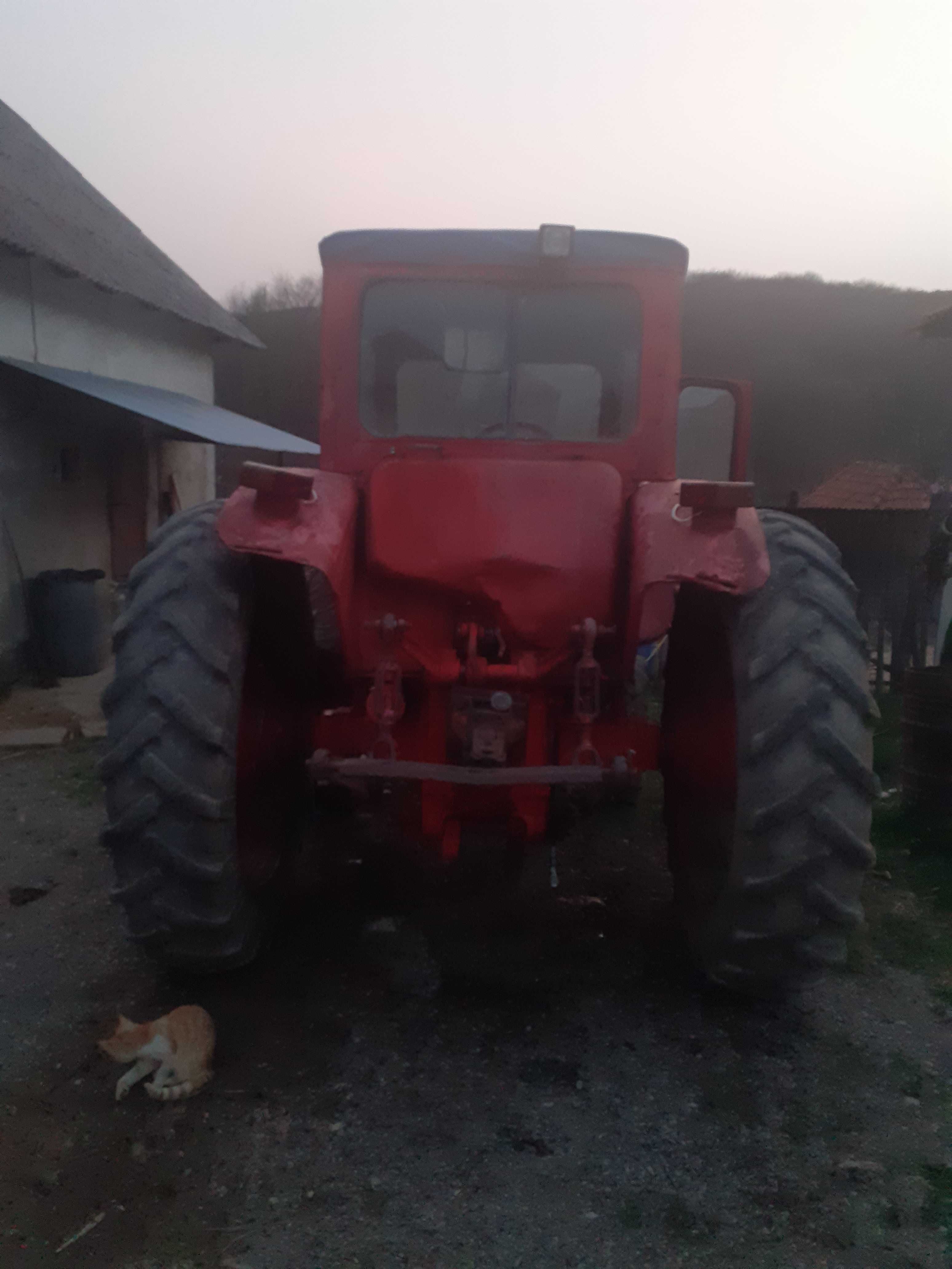 Vând tractor Belarus 4×4