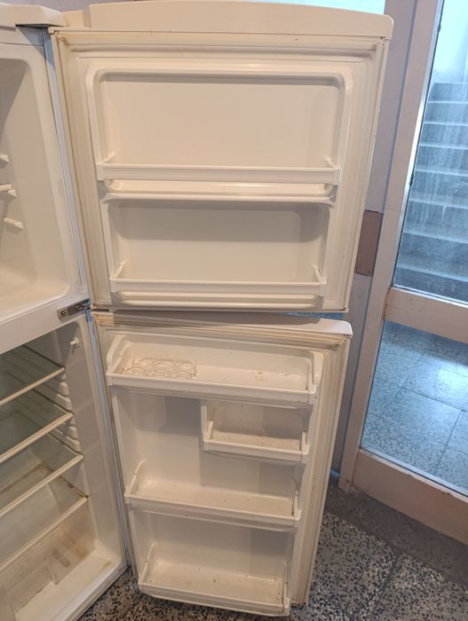 За ремонт/фреон хладилник  CROWN DR 300 A