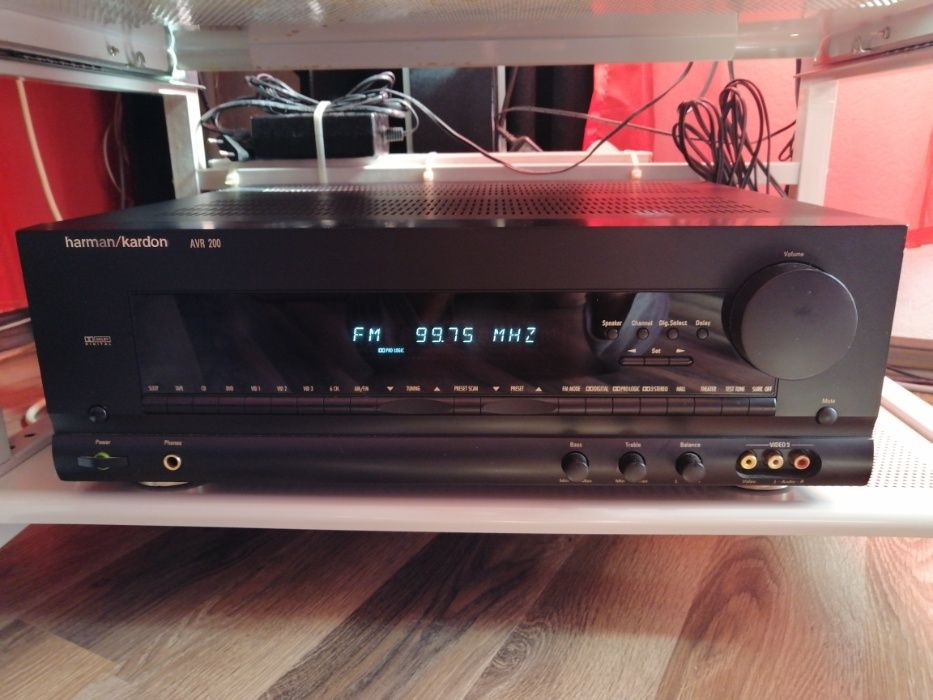 Продавам ресивър 5+1 Harman Kardon AVR 200