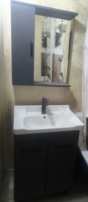 Тумба с раковиной, краном, 50тыс, шкафами, зеркалом. Доставка.