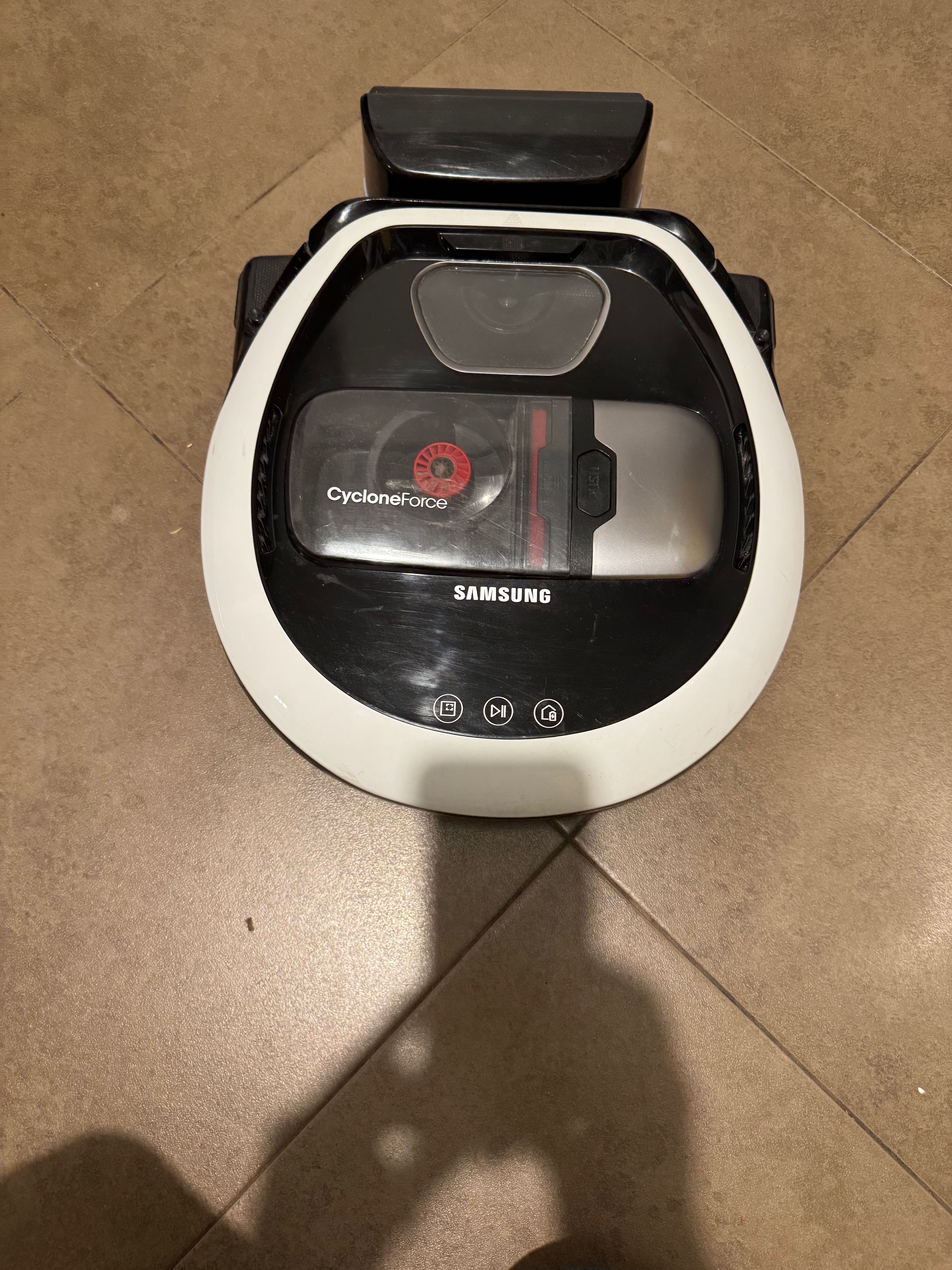 Робот прахосмукачка Samsung VR7000 CycloneForce