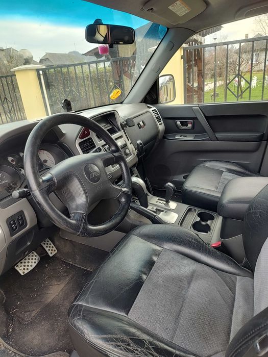 Vând sau schimb Mitsubishi Pajero 3,2