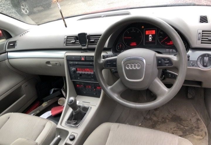 Продаваме на части ауди а4 б7 2.0д 140кс audi a4  b7 2.0d 140hp.