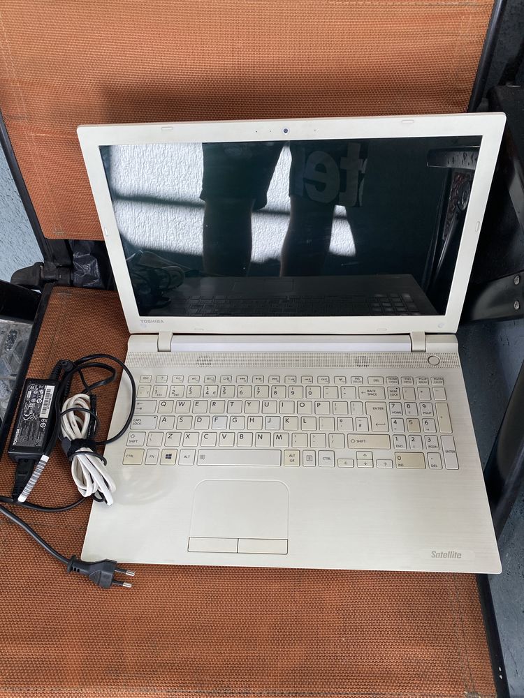 Laptop toshiba C55 C 137 display bun