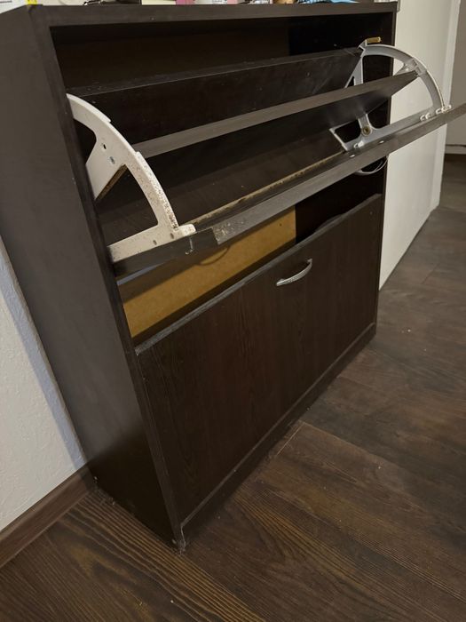 Шкаф за обувки. Много запазен.  100 лв.