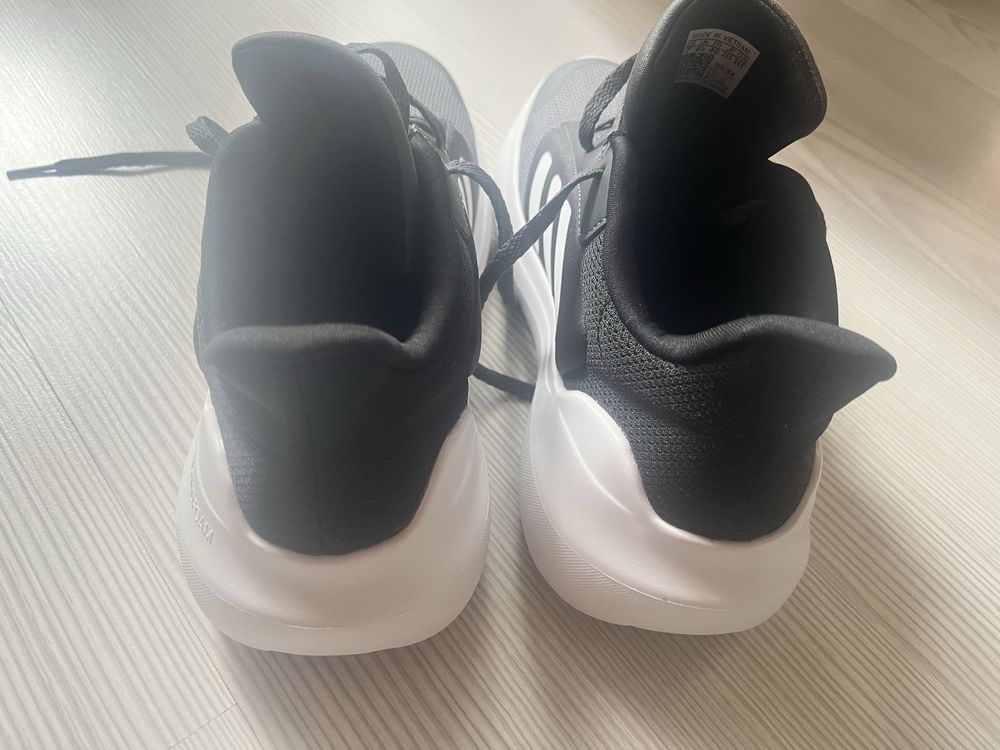 Adidas маратонки