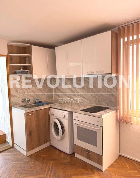 Тристаен апартамент в района на м-т  св. Никола!