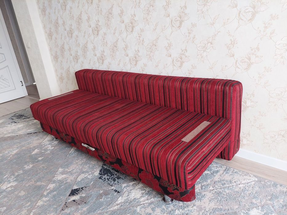 Продается диван. Срочно.