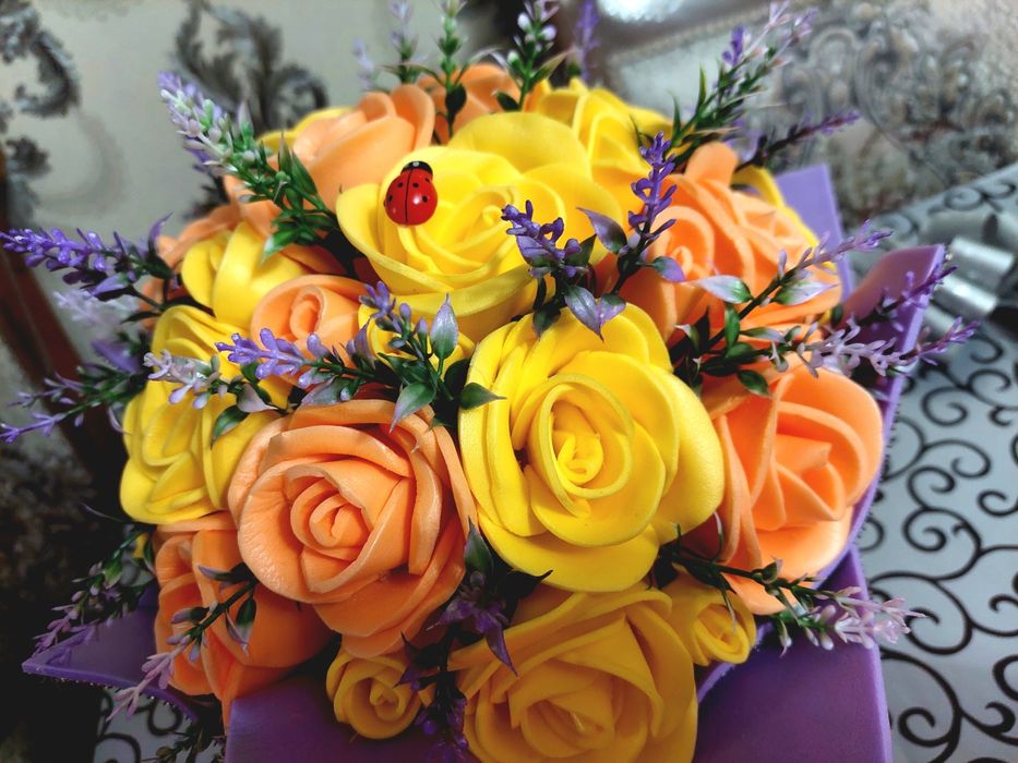 Sovg'a uchun buket Gul va svetilnik, Подарки для близких. (Заказга)