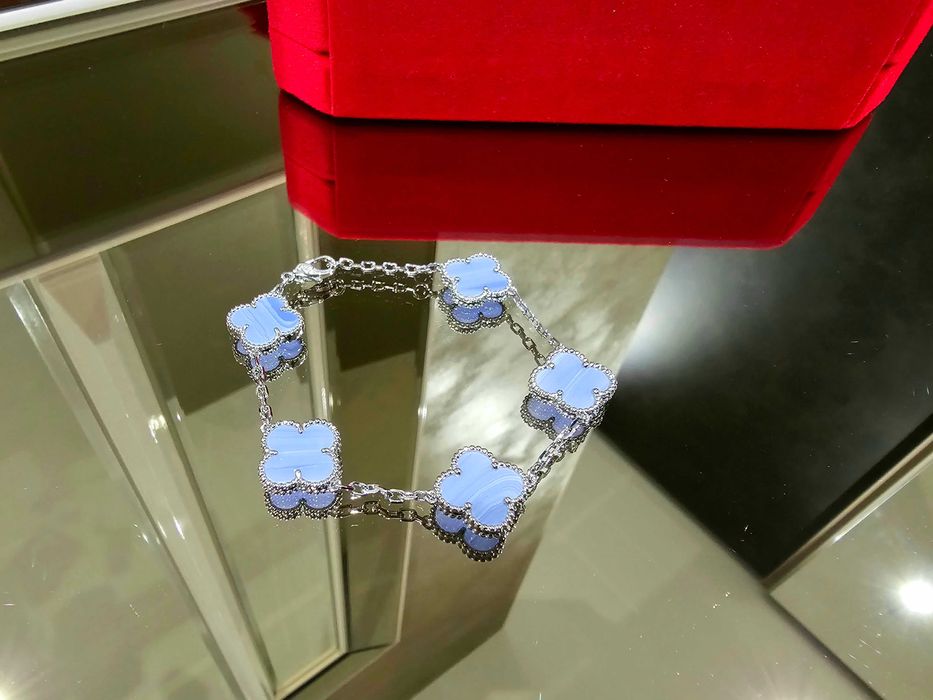 Van Cleef & Arpels VCA Silver Chalcedony 5 Alhambra Дамска Гривна