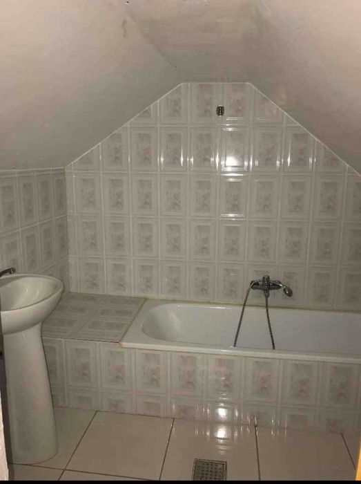 Vand casă în Tarnova Jud Arad 2.500 pătrați