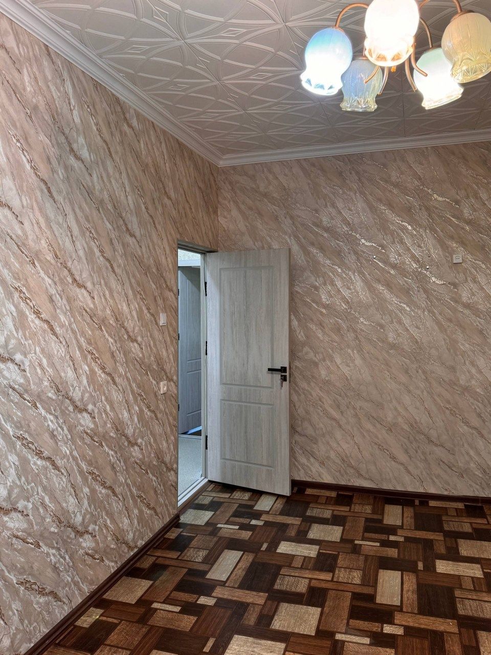 Продается трёхкомнатная квартира в восьмом микрорайоне