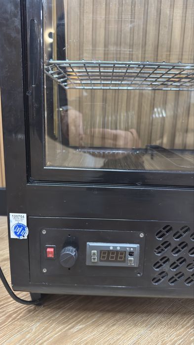 Хладилна витрина сладкарска