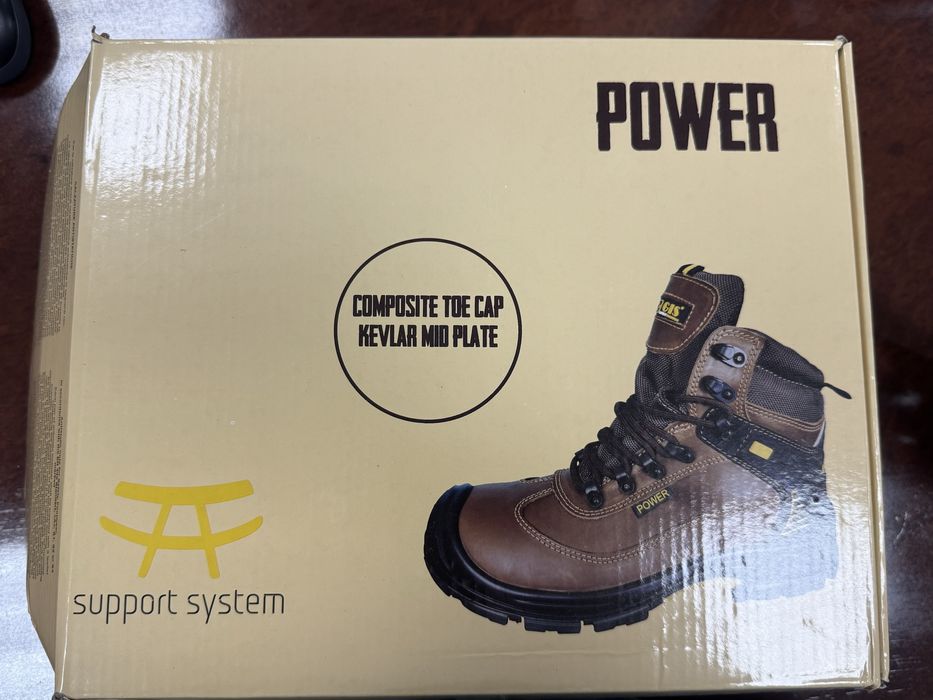 Зимняя спецобувь с мехом 41 размер. Цена 11000 тенге.