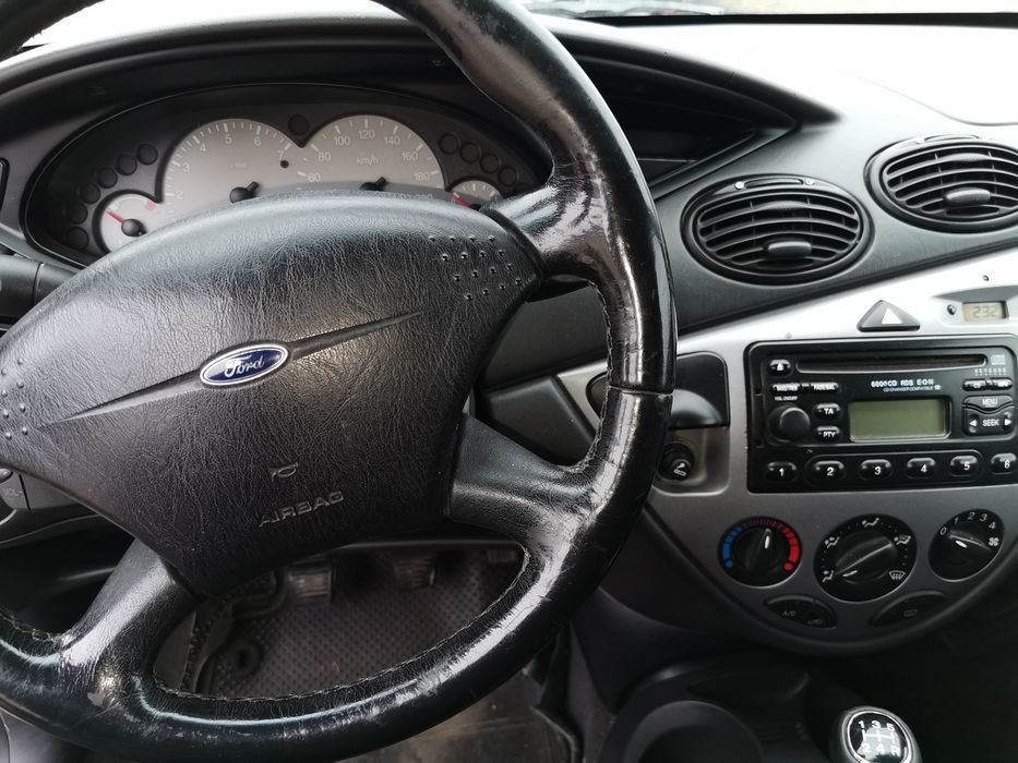 Vând ford focus 1.8 benzina.