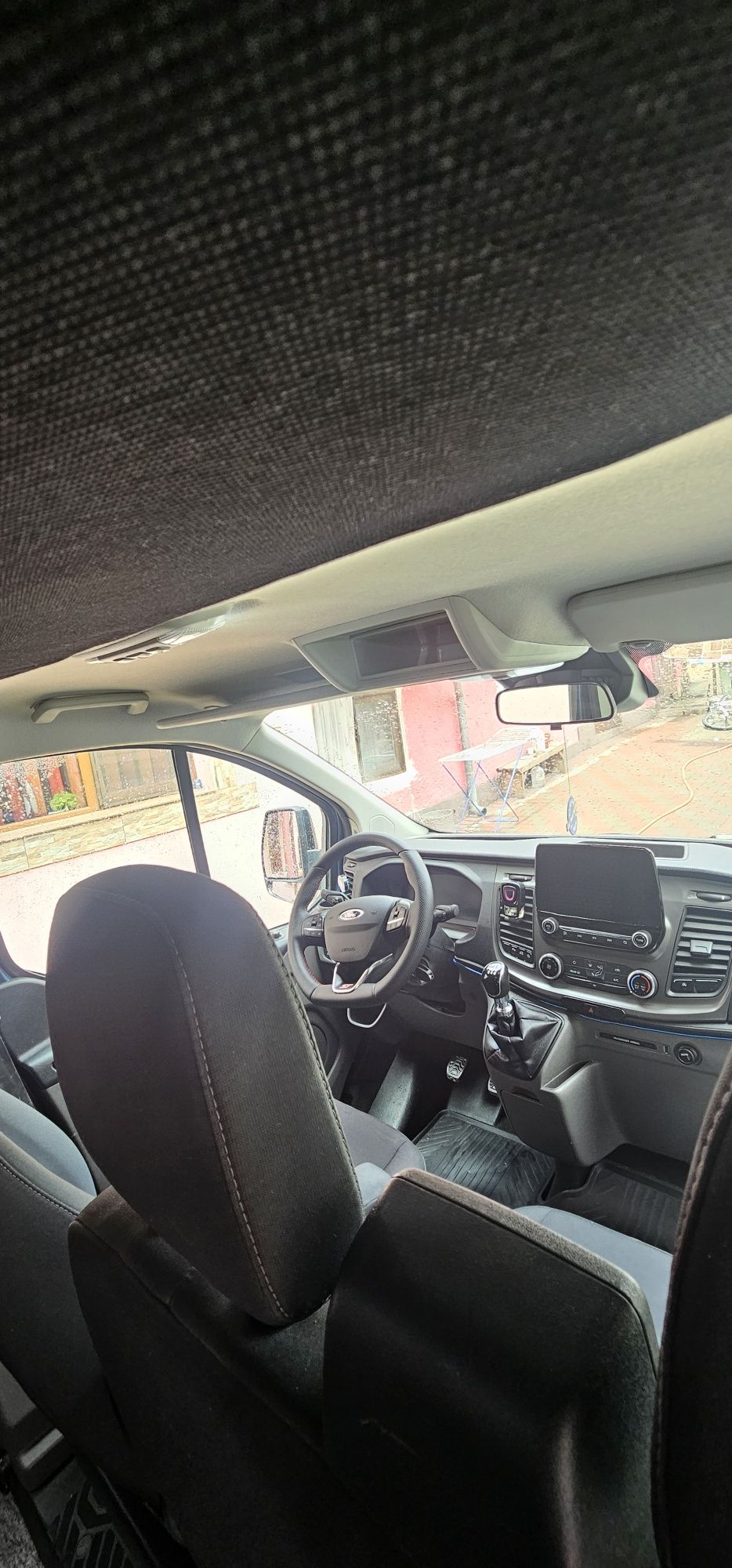 Ford transit custom 2.0 l.    170 cp anul 2020 .8+1 modelling lung