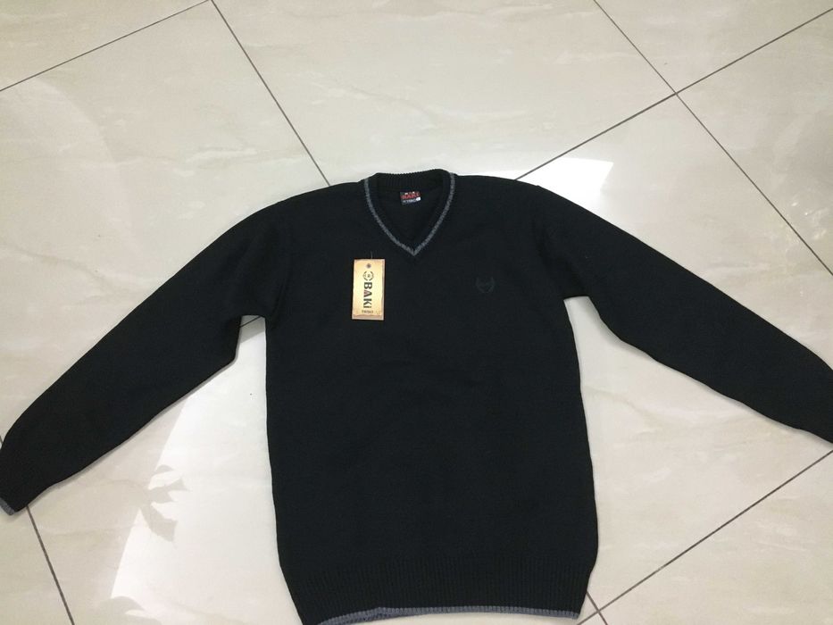 Pulover negru nou