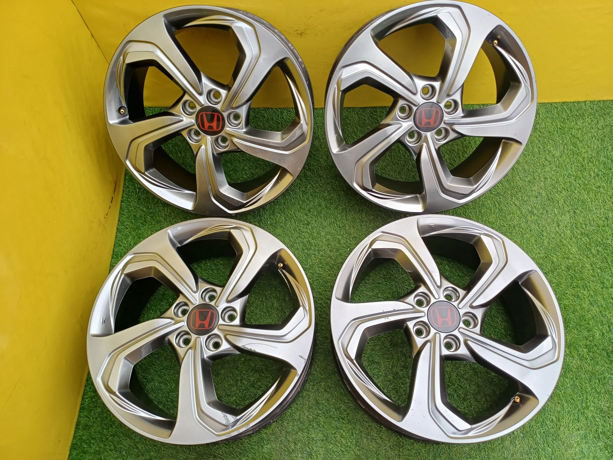 Диски R18 5x114,3 на Honda и другие.