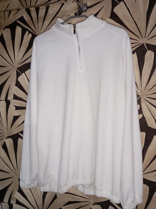 Продам  белую  кофту 3 XL