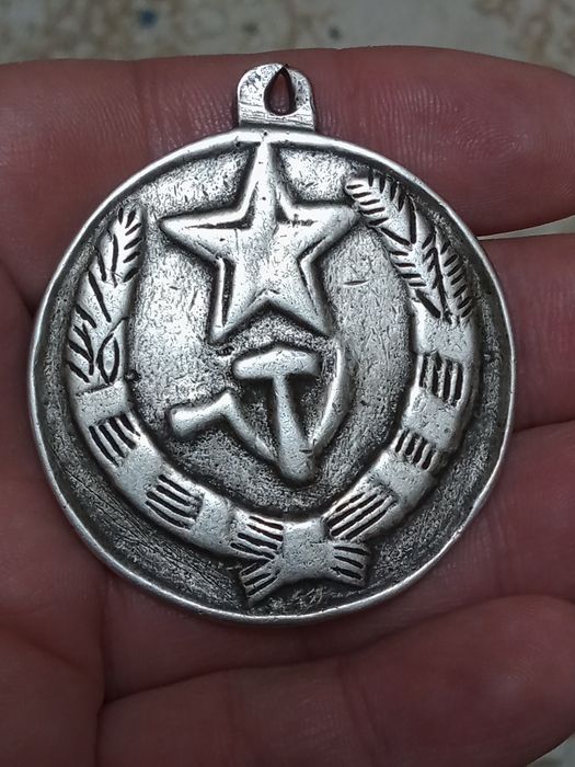 Продам медаль Советская бухара. Серебро 1920 года.