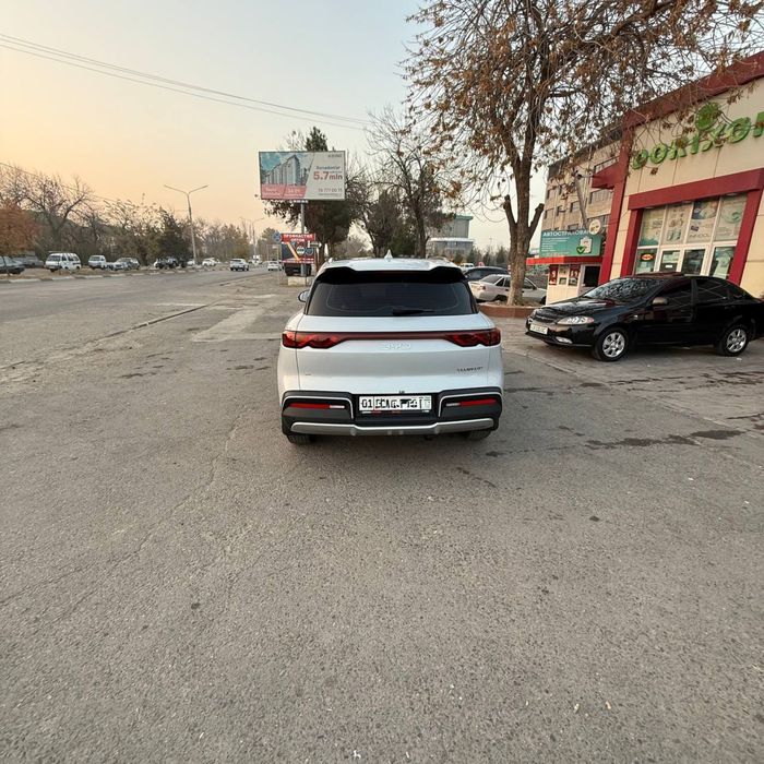 Byd yuan up tayor moshina olasla haydisla