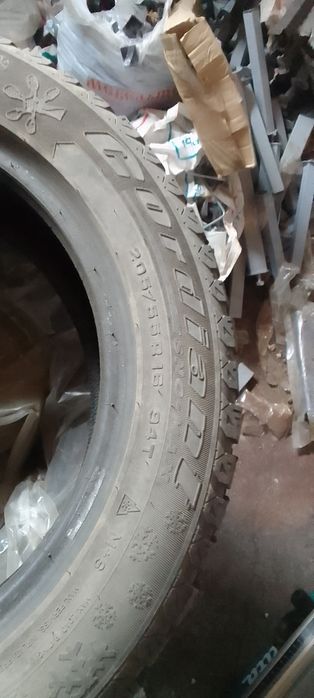 Продам зимние шины  4  шт  комплект   б/у