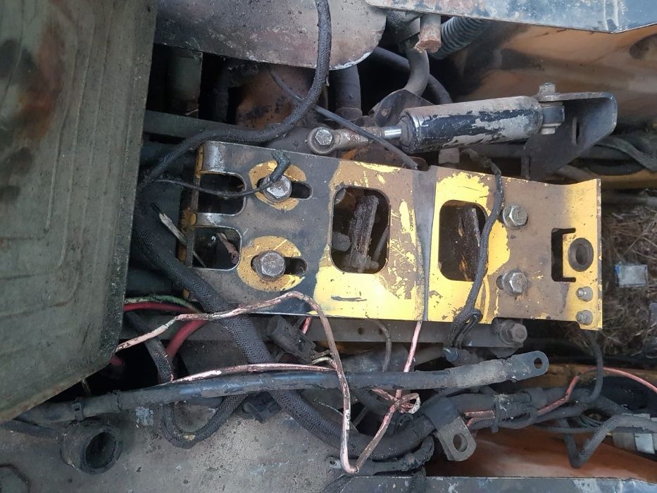 Dezmembrez bobcat NEW Holland