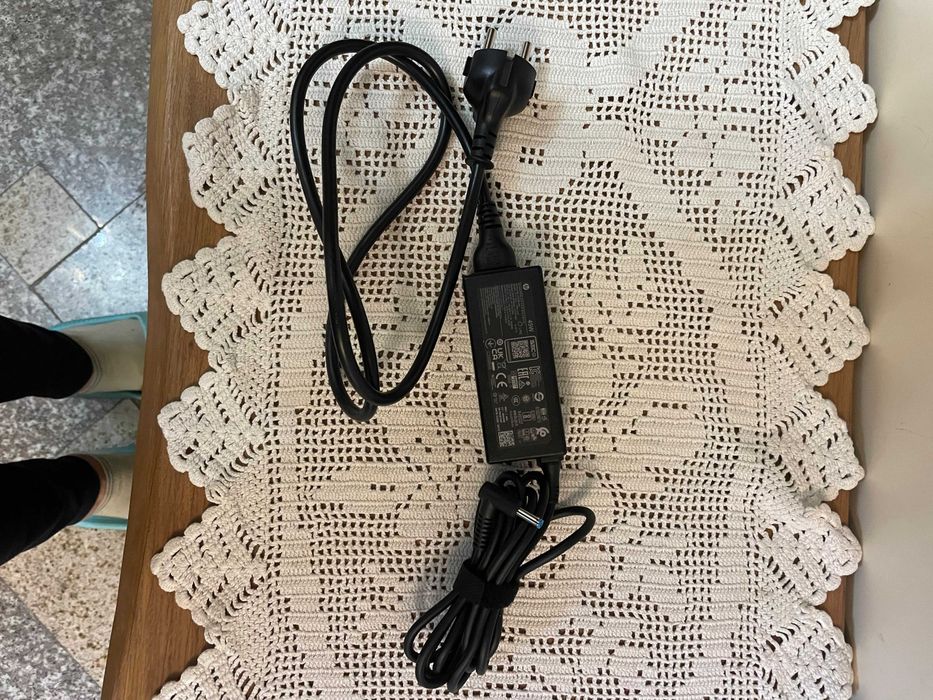 Продавам ново оригинално зарядно за HP ELITEBOOK 830 G8 I5 1135 G7