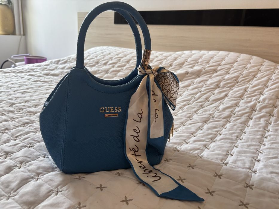 Дамска чанта Guess