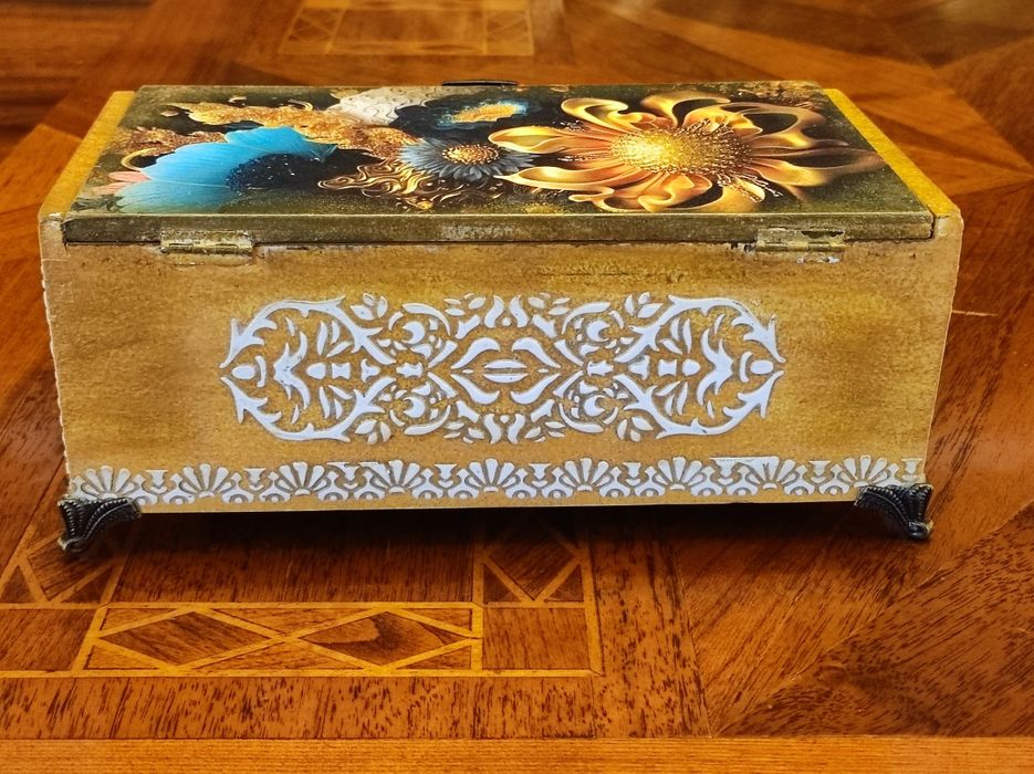 Луксозна дизайнерска кутия за бижута!