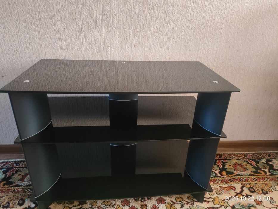 Продам стеклянный журнальный столик (тв тумбу)