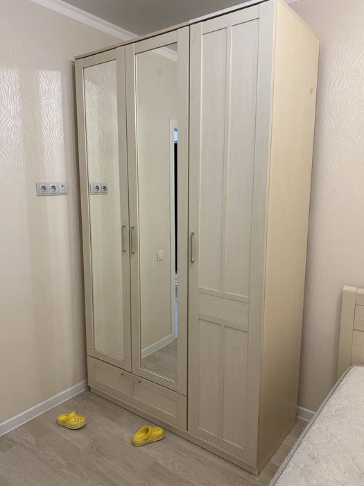 Продам спальный гарнитур