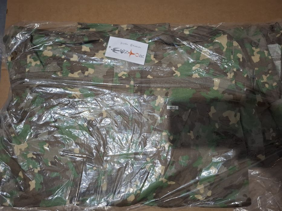 Costum combat/ținută militară