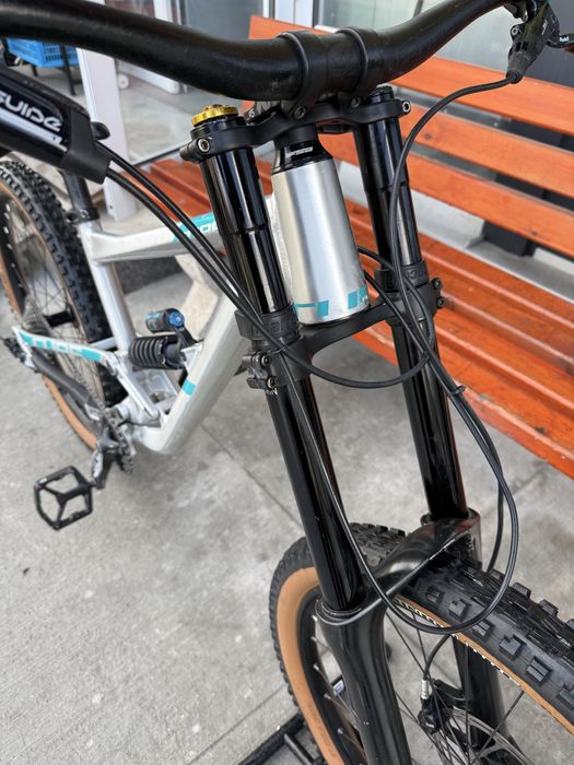 Планински велосипед Мекица Cube за скачане. 27.5/M