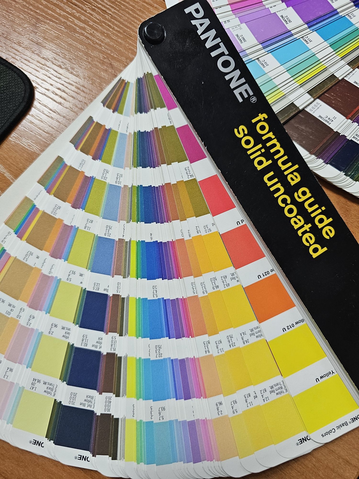 Pantone set coated uncoated инструмент подбора цветов