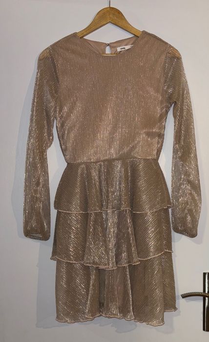 Дамска рокля в телесен цвят