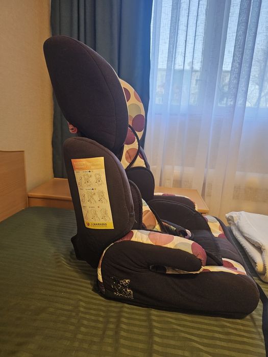 Продаётся автокресло детское от 1 года до 7 лет и больше