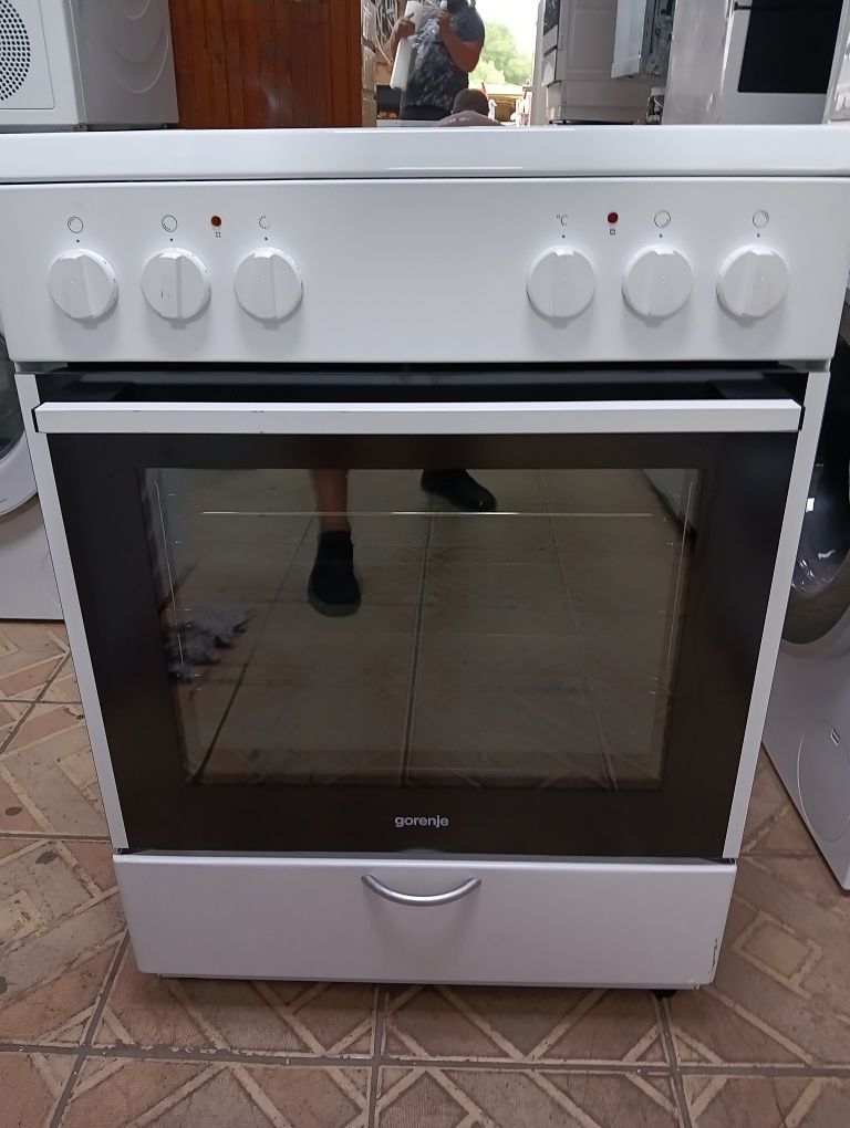 Свободно стояща печка скерамичен плот Gorenje 2 години Гаранция!