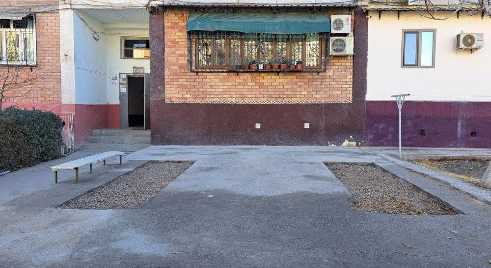 3 Xonali Kvartira sotiladi  1 qavat